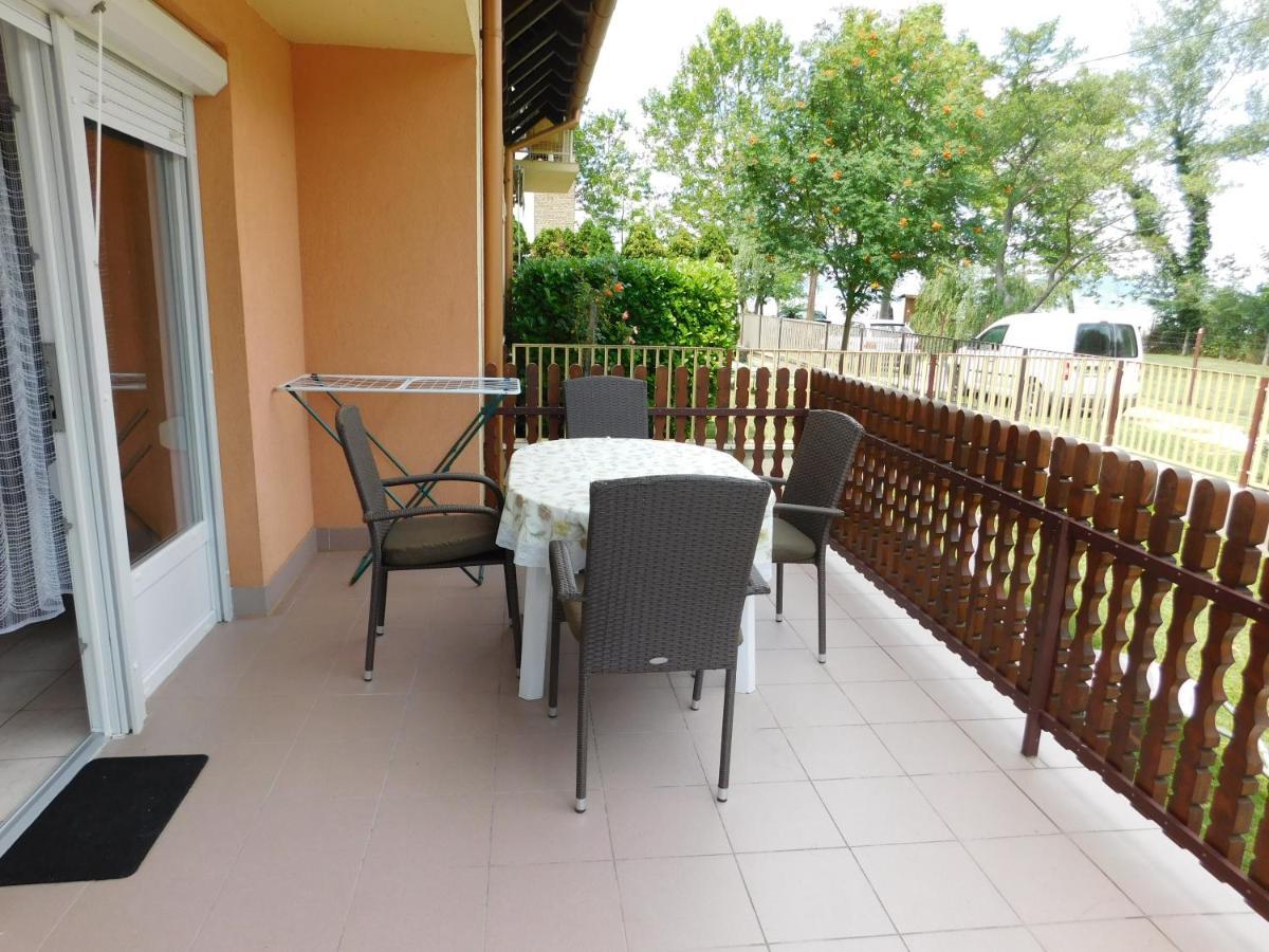 Balatonpart-Lak Apartamento Balatonfenyves Exterior foto